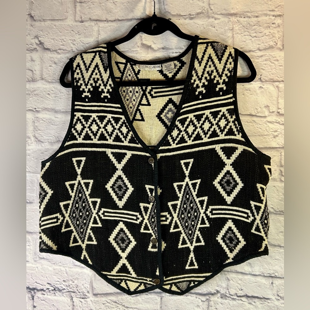 Vintage Chrysantheme Black and White Geometric Patterned Vest